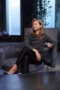 蒸れにくいビジネスシューズを選ぶ女性におすすめのポイントは？