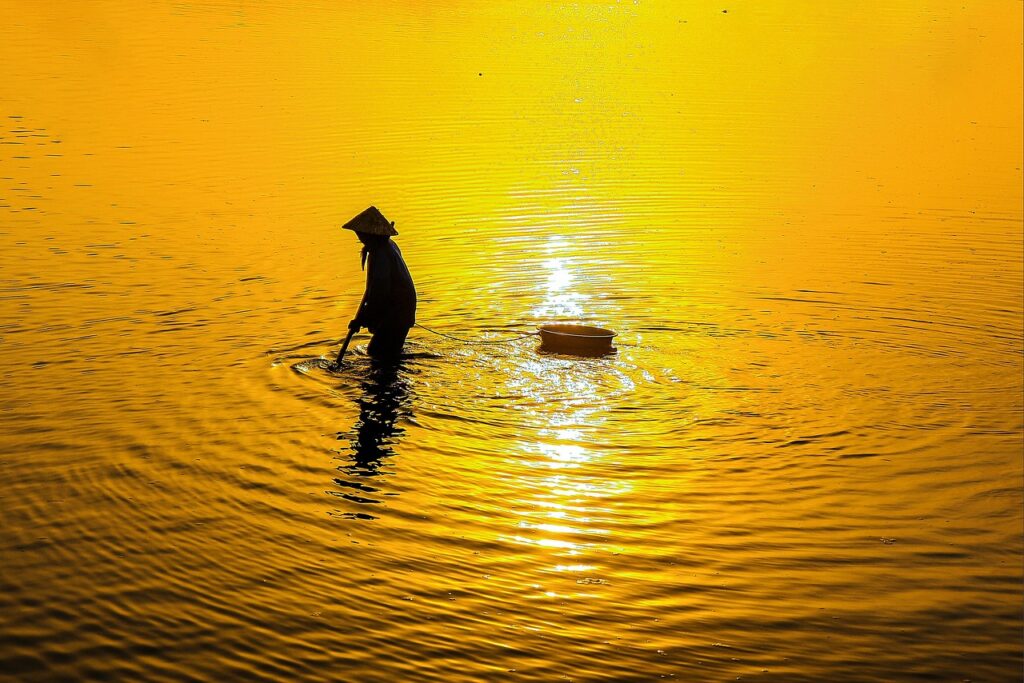 仕事中に靴を脱ぐ女性の悩みとはどのようなものですか？