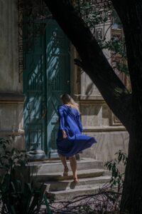 パンプスが脱げるときのマナーはどうすればいい？