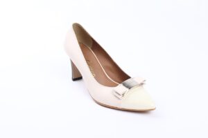 パンプスが脱げる歩き方を直す方法とは？