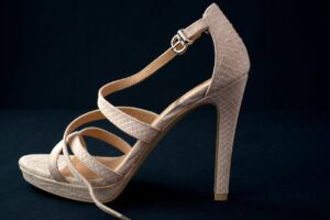 パンプスの臭い対策に最適な仕事用アイテムは？